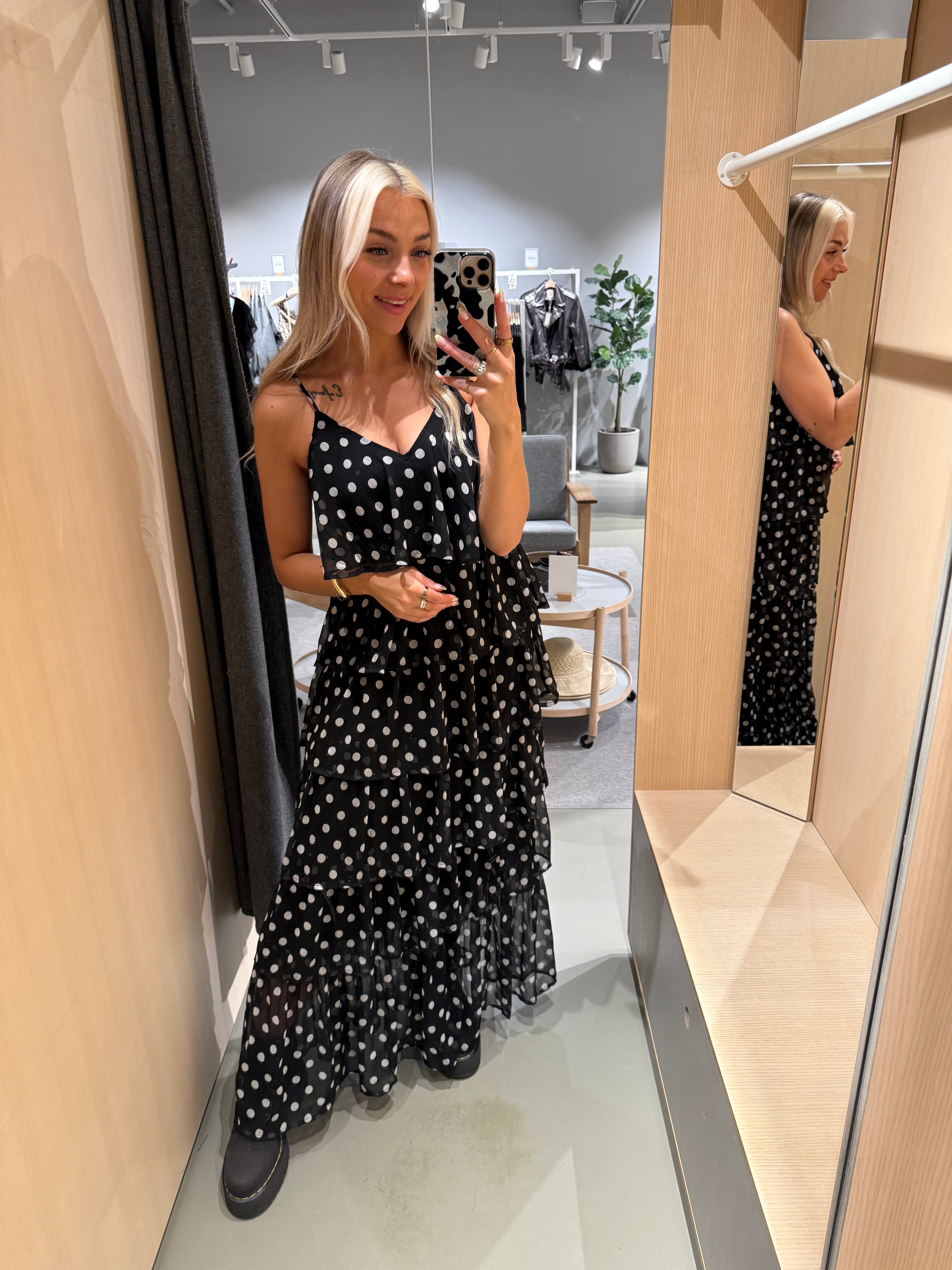 VIHARLEY Long Dress - Black